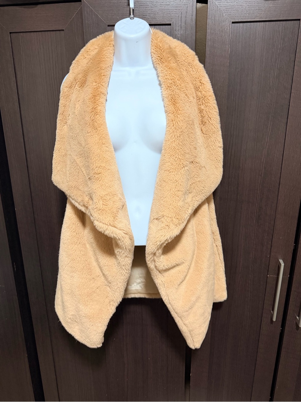Cozy Plush Open-Front Faux Fur Vest - Beige size Large